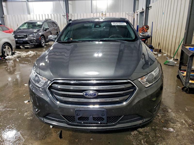 Photo 5 from auction – 2018 FORD TAURUS LIM with VIN 1FAHP2J83JG112949