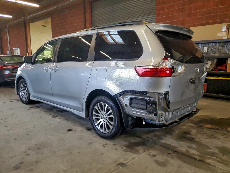 Photo 2 from auction – 2018 TOYOTA SIENNA XLE with VIN 5TDYZ3DC2JS943522