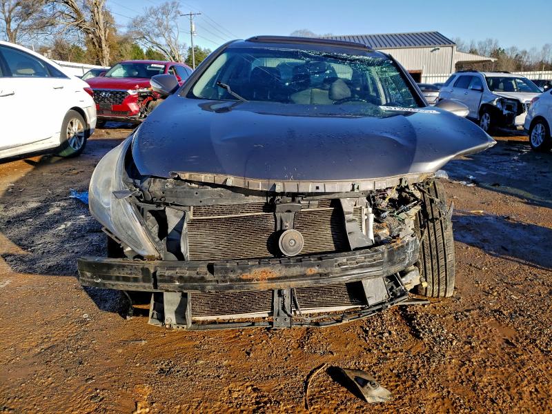 Photo 5 from auction – 2011 HYUNDAI SONATA SE with VIN 5NPEC4AC8BH038952