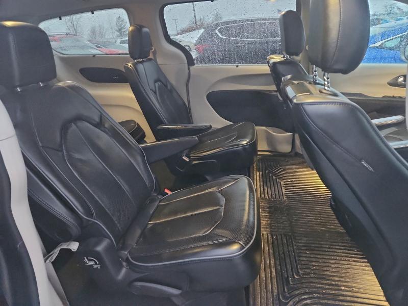 Photo 11 from auction – 2017 CHRYSLER PACIFICA L with VIN 2C4RC1GG3HR734690