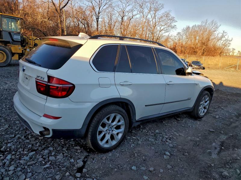 Photo 3 from auction – 2013 BMW X5 XDRIVE3 with VIN 5UXZV4C5XD0E02316