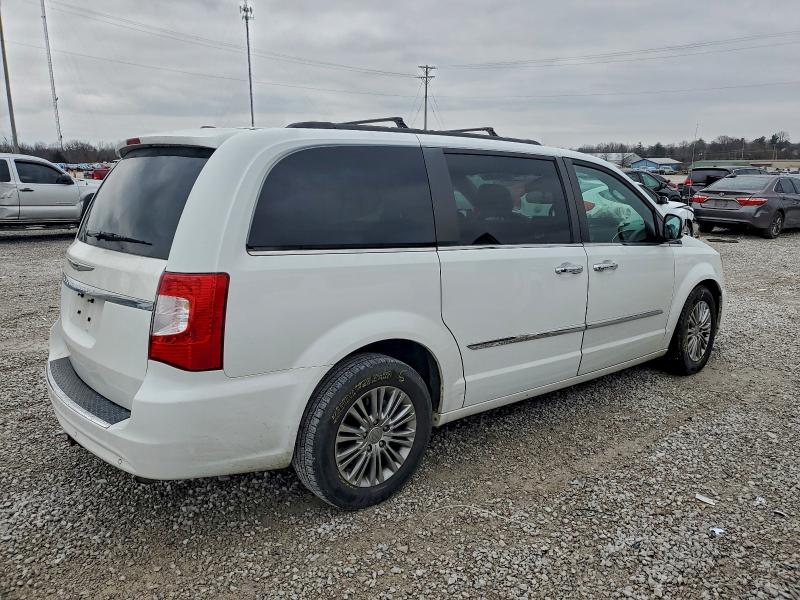 صورة رقم 3 من المزاد - 2015 CHRYSLER TOWN & COU مع VIN 2C4RC1CG9FR525974