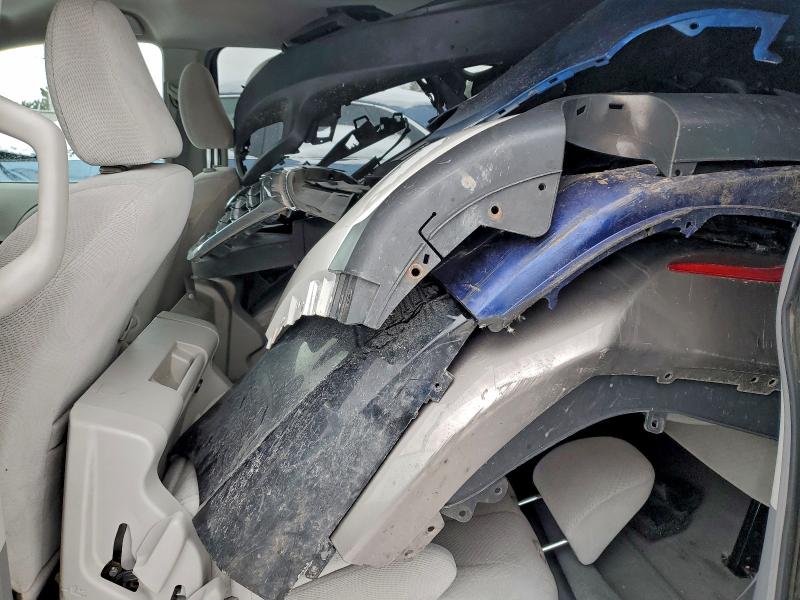 Photo 11 from auction – 2011 TOYOTA SIENNA LE with VIN 5TDKK3DC1BS047675