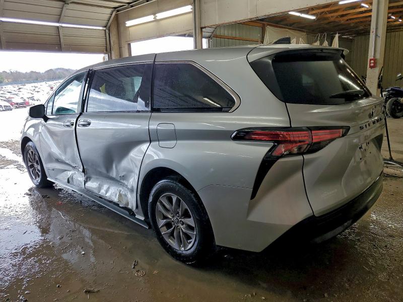 Photo 2 from auction – 2021 TOYOTA SIENNA with VIN 5TDKRKEC3MS044008