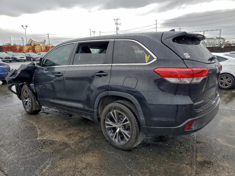 Photo 2 from auction – 2018 TOYOTA HIGHLANDER with VIN 5TDZZRFH3JS281143