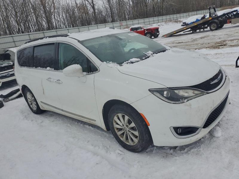 Photo 4 from auction – 2017 CHRYSLER PACIFICA T with VIN 2C4RC1BG8HR691939