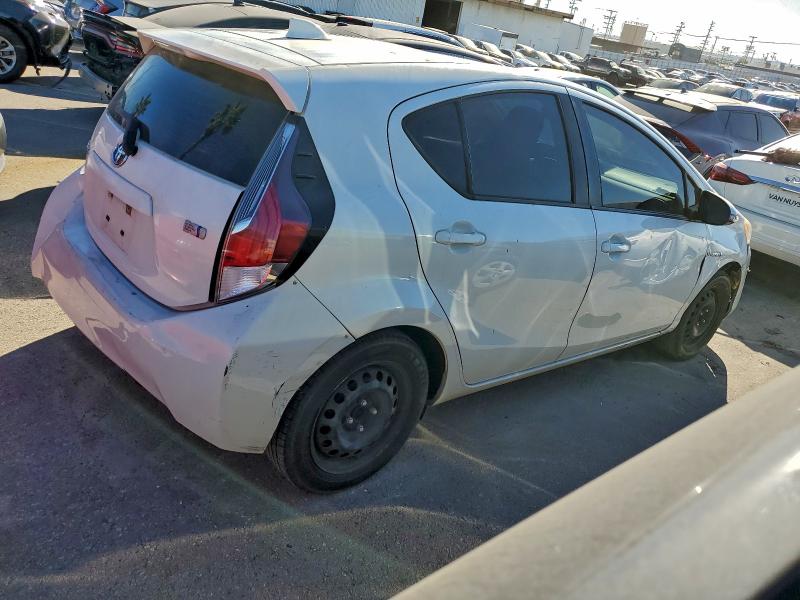 Photo 3 from auction – 2015 TOYOTA PRIUS C with VIN JTDKDTB32F1579176