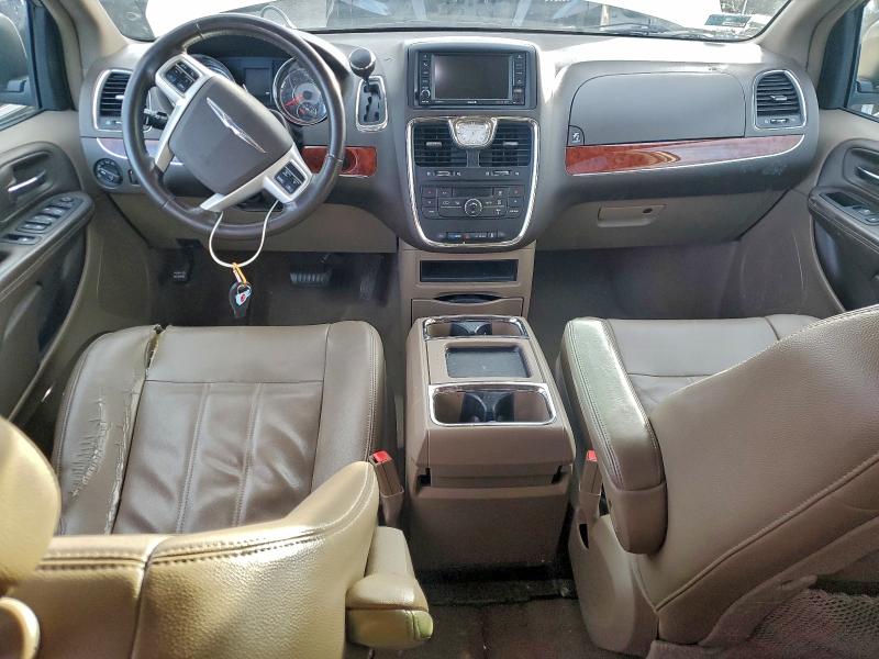 Photo 8 from auction – 2014 CHRYSLER TOWN & COU with VIN 2C4RC1BG6ER259474
