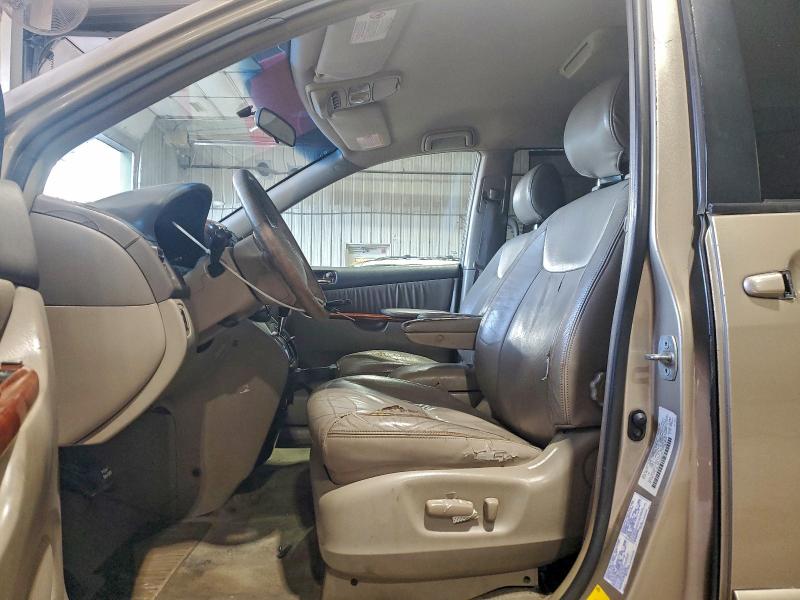 Photo 7 from auction – 2004 TOYOTA SIENNA XLE with VIN 5TDBA22C14S005817