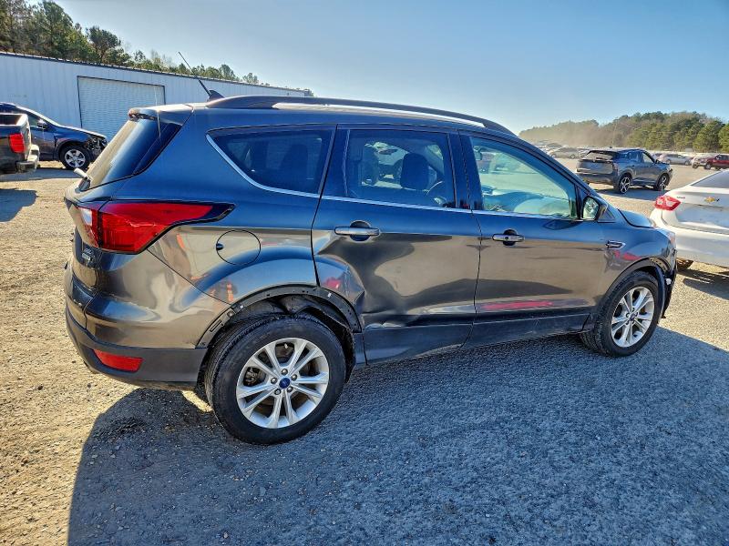Photo 3 from auction – 2019 FORD ESCAPE SEL with VIN 1FMCU0HD6KUA88858