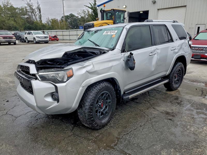 TOYOTA 4RUNNER SR 2020 with VIN JTEZU5JR4L5225692 - Photo from auction