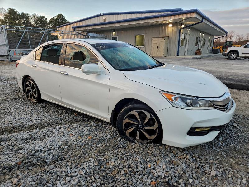 Photo 4 from auction – 2017 HONDA ACCORD with VIN 1HGCR3F81HA013798