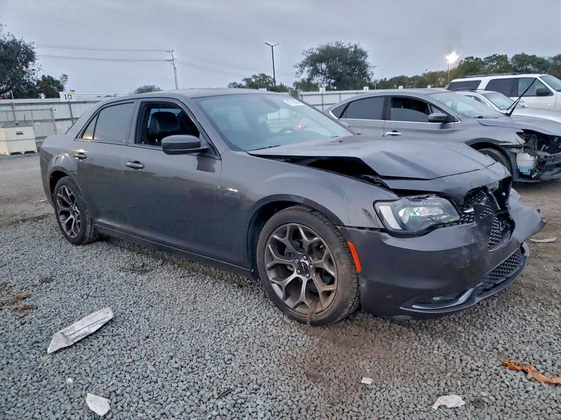 Photo 4 from auction – 2016 CHRYSLER 300 S with VIN 2C3CCABG6GH252432