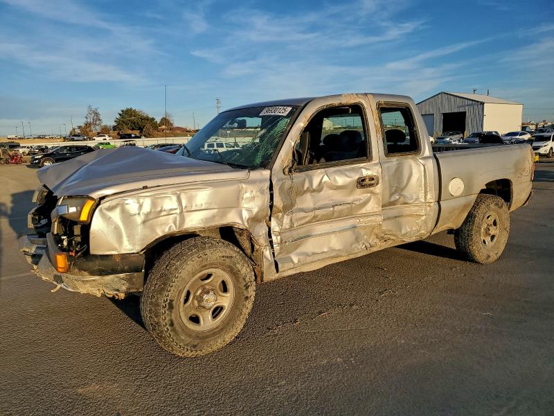 CHEVROLET SILVERADO 2004 مع رقم تعريف المركبة 2GCEK19T741152970 - صورة من المزاد