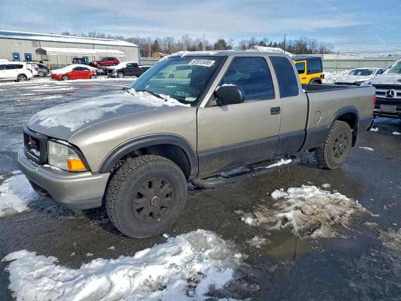 GMC SONOMA 2003 with VIN 1GTDT19X838170420 - Photo from auction