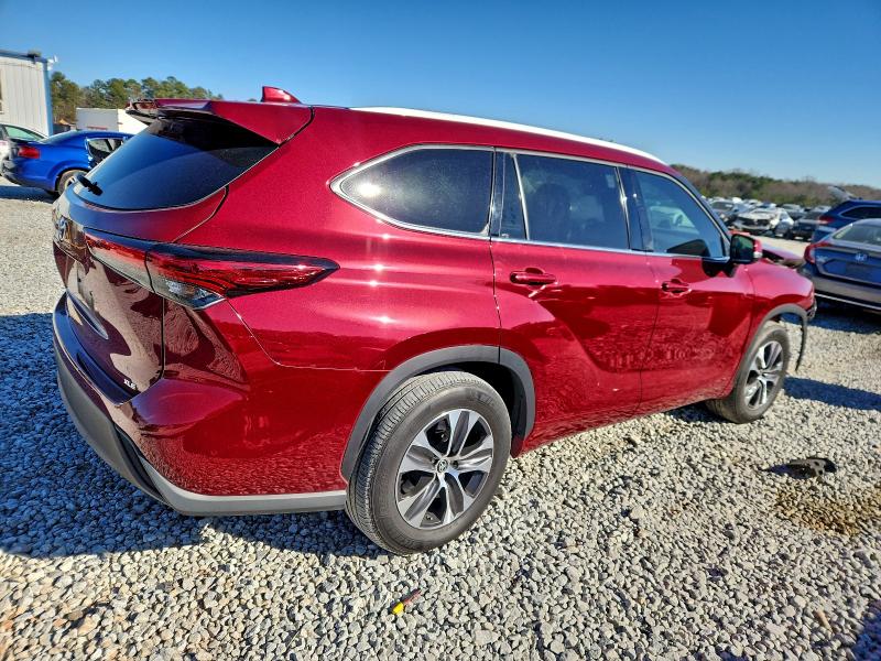 Photo 3 from auction – 2022 TOYOTA HIGHLANDER with VIN 5TDGZRAH7NS115809
