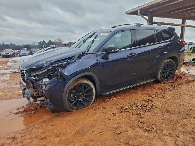 TOYOTA HIGHLANDER 2022 with VIN 5TDGZRAH1NS555122 - Photo from auction