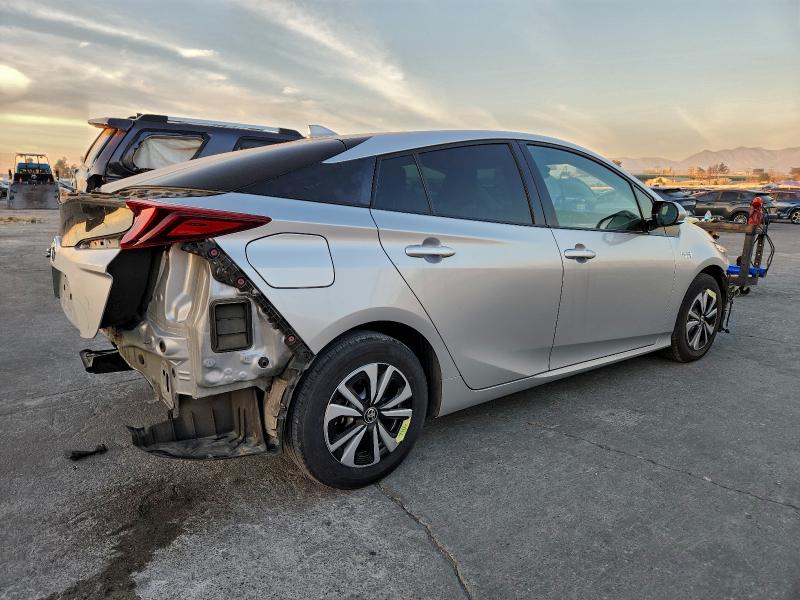 Photo 3 from auction – 2017 TOYOTA PRIUS PRIM with VIN JTDKARFP2H3064128