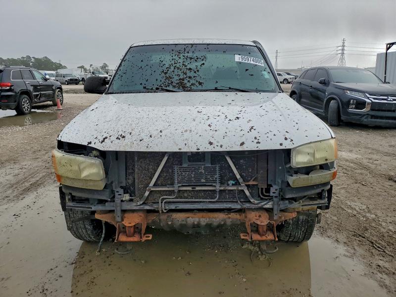 Photo 5 from auction – 2003 GMC NEW SIERRA with VIN 1GTEC19T43E203772