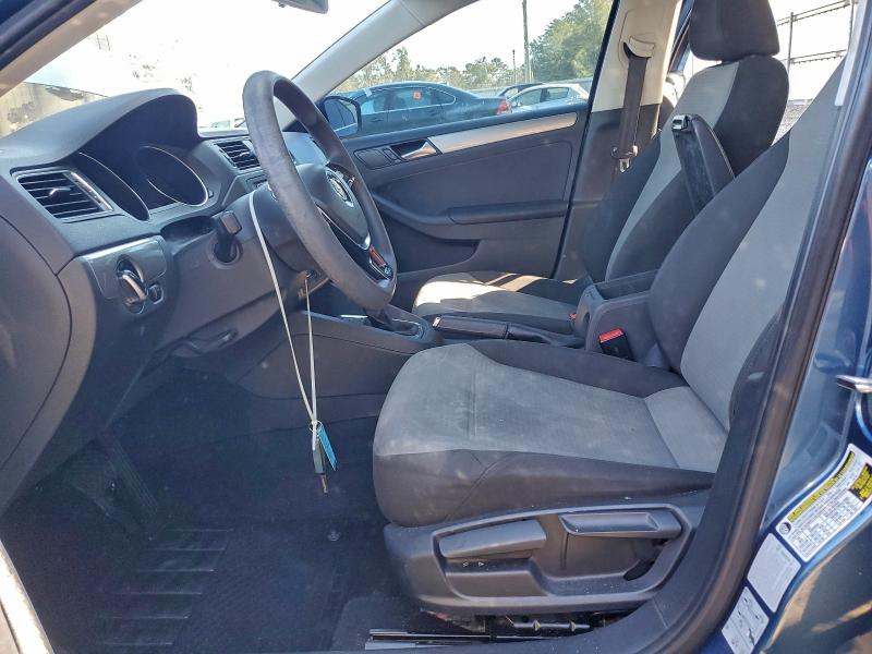 Photo 7 from auction – 2017 VOLKSWAGEN JETTA S with VIN 3VW2B7AJ5HM227421