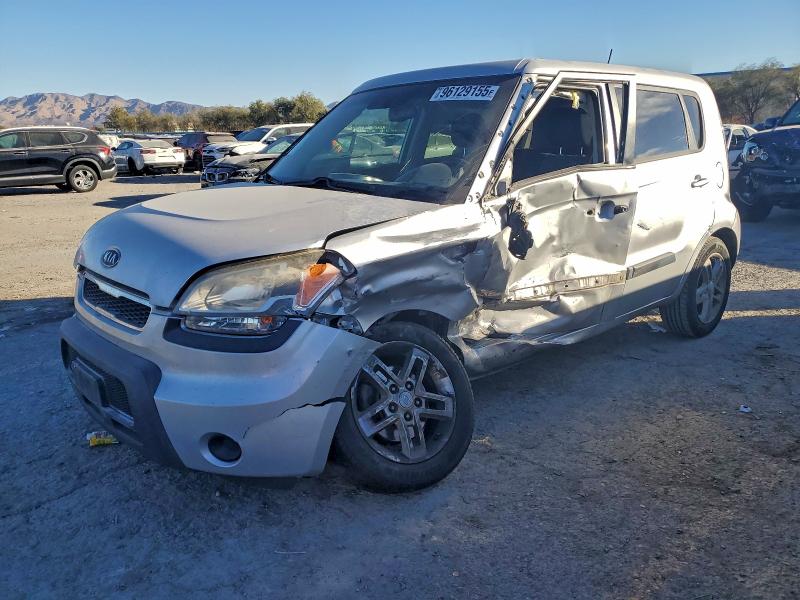 KIA SOUL 2011 with VIN KNDJT2A22B7711426 - Photo from auction