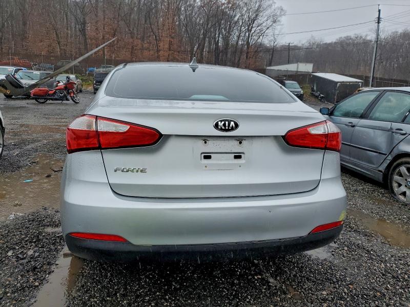 Photo 6 from auction – 2016 KIA FORTE LX with VIN KNAFX4A6XG5442004