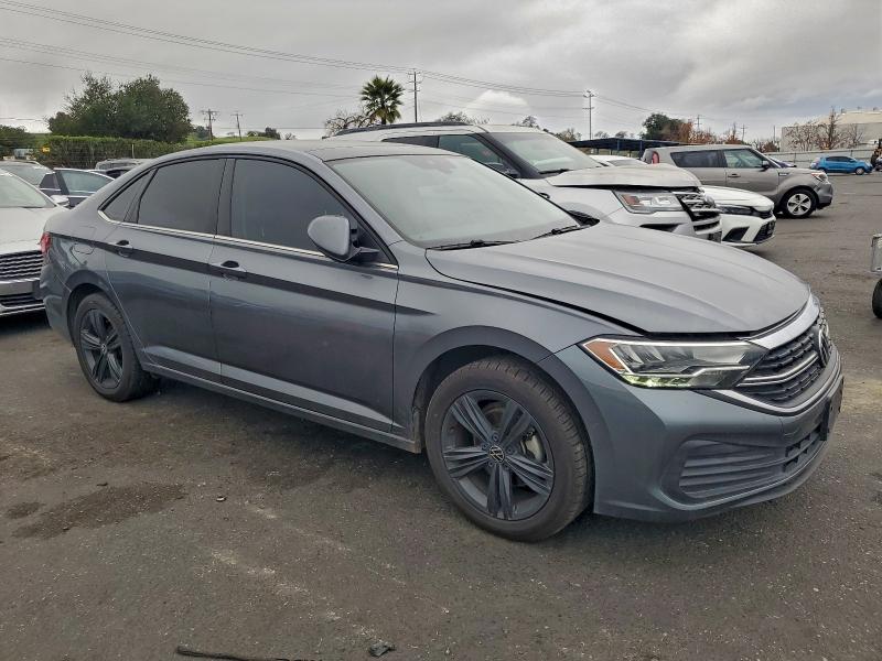 Photo 4 from auction – 2022 VOLKSWAGEN JETTA with VIN 3VW7M7BU6NM010741