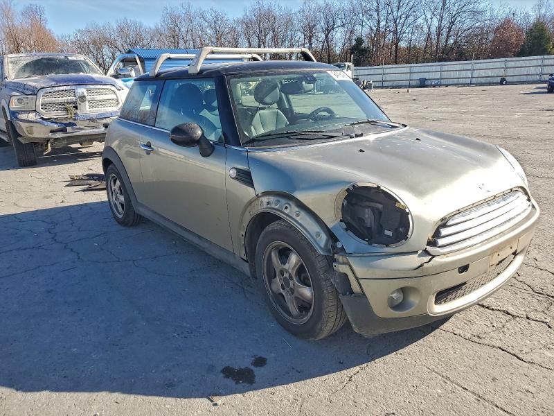 Photo 4 from auction – 2008 MINI COOPER with VIN WMWMF33518TU68397