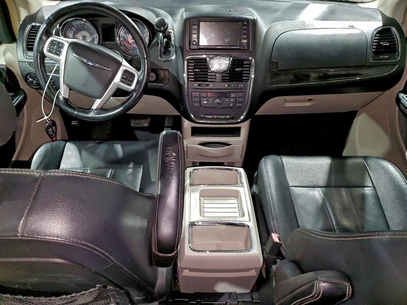 Photo 8 from auction – 2016 CHRYSLER TOWN & COU with VIN 2C4RC1BG2GR186381