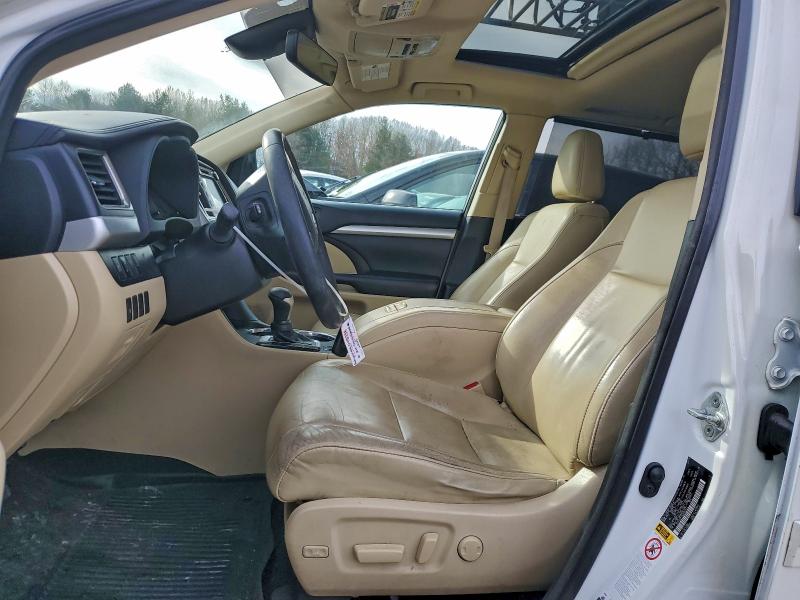 Photo 7 from auction – 2018 TOYOTA HIGHLANDER with VIN 5TDJZRFH0JS851032