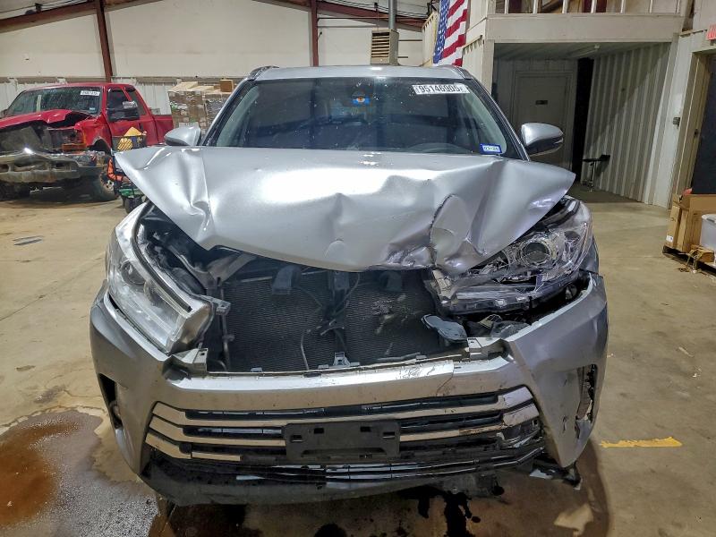 Photo 5 from auction – 2019 TOYOTA HIGHLANDER with VIN 5TDKZRFH4KS552942