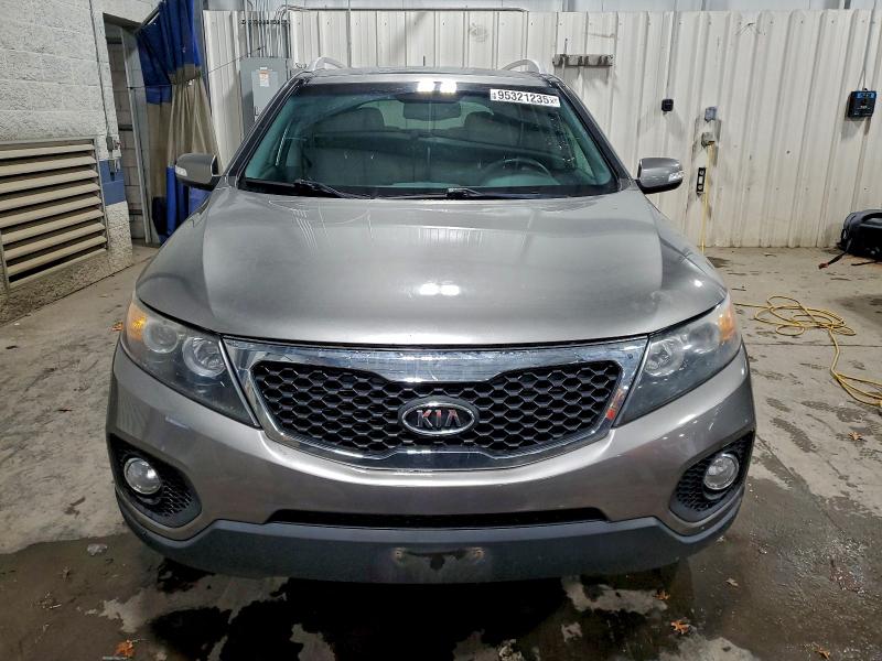 Photo 5 from auction – 2011 KIA SORENTO EX with VIN 5XYKUDA23BG060842