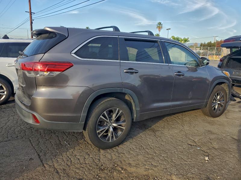 Photo 3 from auction – 2017 TOYOTA HIGHLANDER with VIN 5TDZZRFH4HS215033