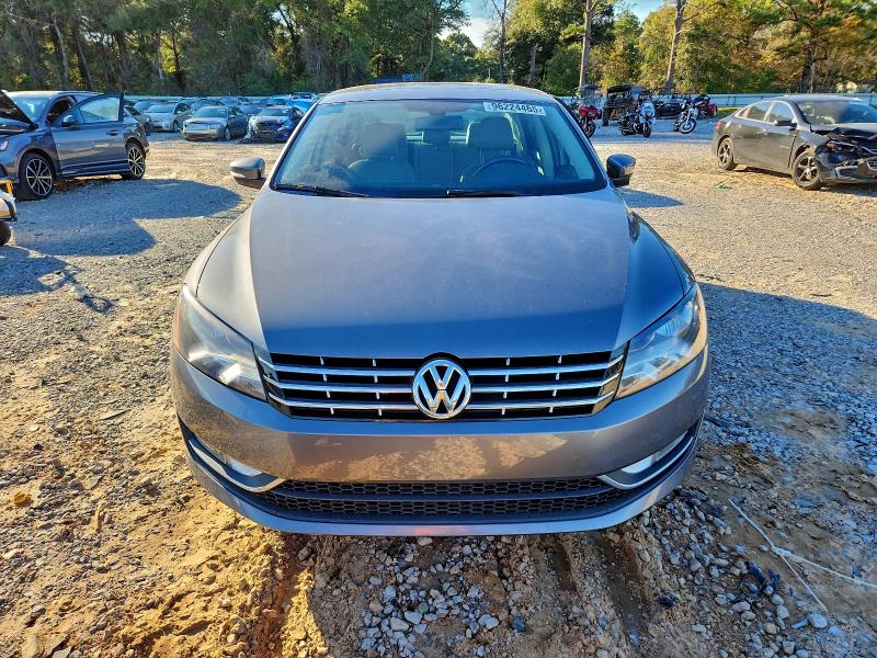 Photo 5 from auction – 2015 VOLKSWAGEN PASSAT SEL with VIN 1VWCV7A30FC038641