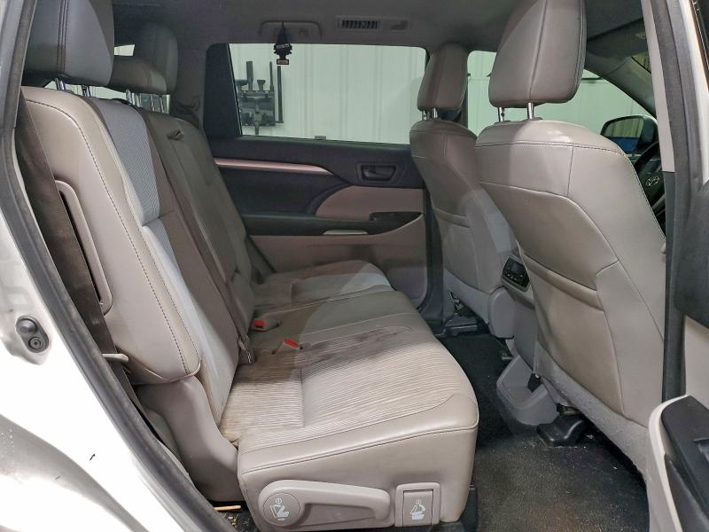 Photo 11 from auction – 2016 TOYOTA HIGHLANDER with VIN 5TDBKRFH5GS302847