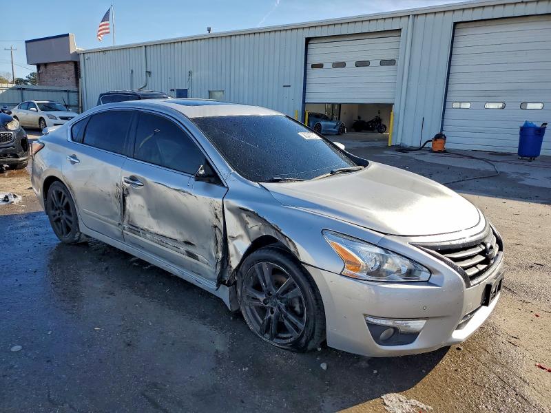 Photo 4 from auction – 2015 NISSAN ALTIMA 3.5 with VIN 1N4BL3AP0FC453383