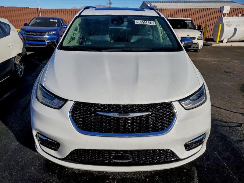 Photo 5 from auction – 2023 CHRYSLER PACIFICA L with VIN 2C4RC1GG4PR552284