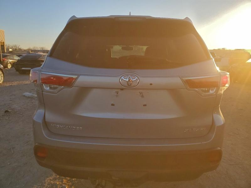 Photo 6 from auction – 2016 TOYOTA HIGHLANDER with VIN 5TDJKRFH8GS306015