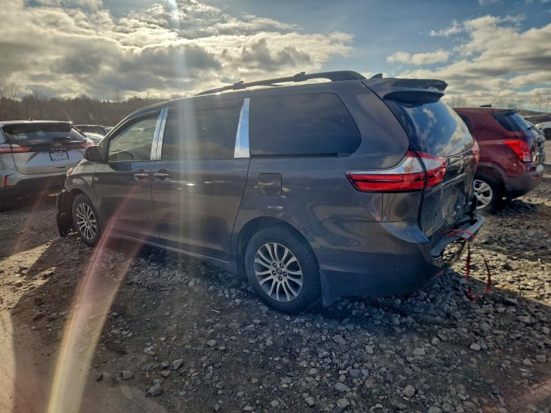 Photo 2 from auction – 2018 TOYOTA SIENNA XLE with VIN 5TDYZ3DC1JS937873