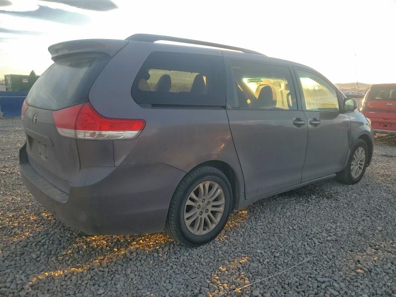 Photo 3 from auction – 2012 TOYOTA SIENNA XLE with VIN 5TDYK3DC3CS229552
