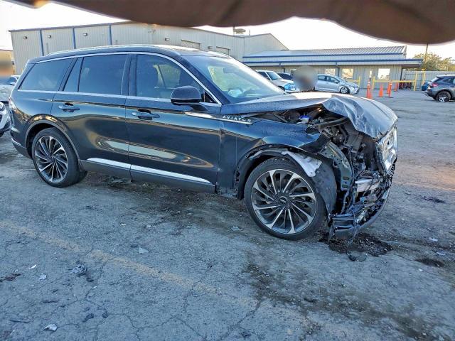 Photo 4 from auction – 2023 LINCOLN AVIATOR with VIN 5LM5J7WCXPGL05075