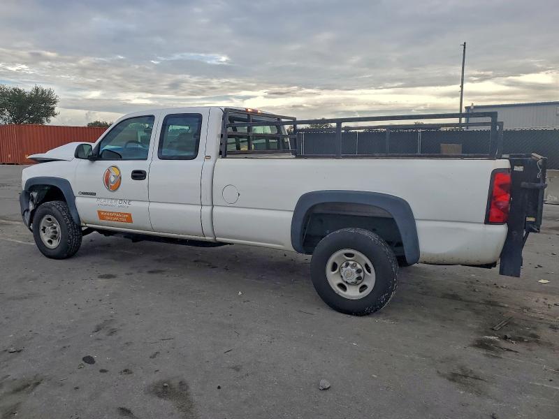 Photo 2 from auction – 2005 CHEVROLET SILVERADO with VIN 1GCHC29U95E234725