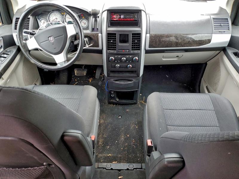 Photo 8 from auction – 2010 DODGE GRAND CARA with VIN 2D4RN5D12AR154325