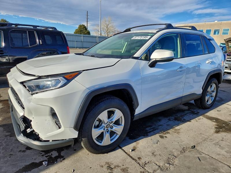 TOYOTA RAV4 XLE 2019 with VIN JTMP1RFV5KD017696 - Photo from auction