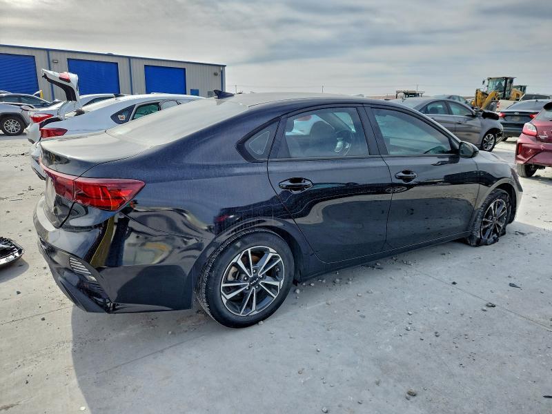 Photo 3 from auction – 2023 KIA FORTE LX with VIN 3KPF24AD8PE507579