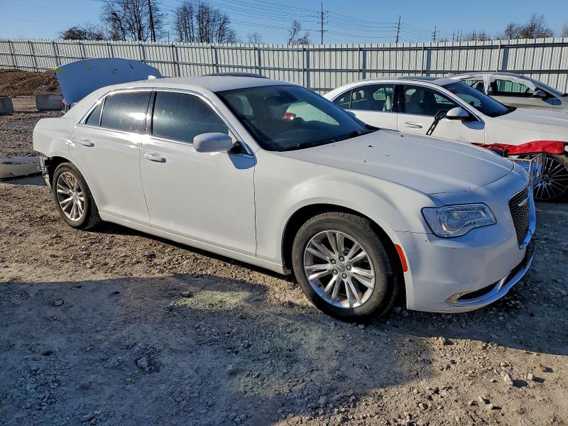 Photo 4 from auction – 2018 CHRYSLER 300 TOURIN with VIN 2C3CCAAG9JH192588