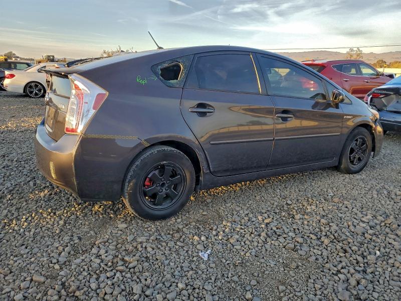 Photo 3 from auction – 2014 TOYOTA PRIUS with VIN JTDKN3DU1E1774963