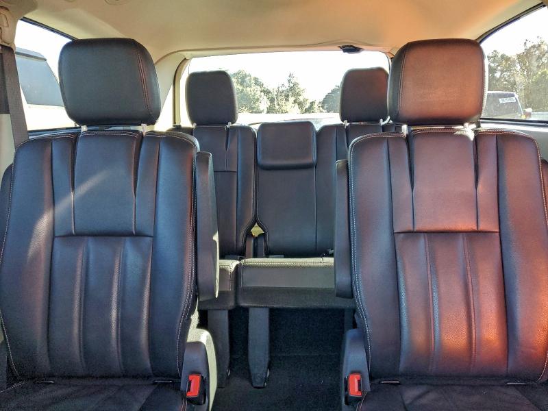 Photo 10 from auction – 2016 CHRYSLER TOWN & COU with VIN 2C4RC1BG2GR157480