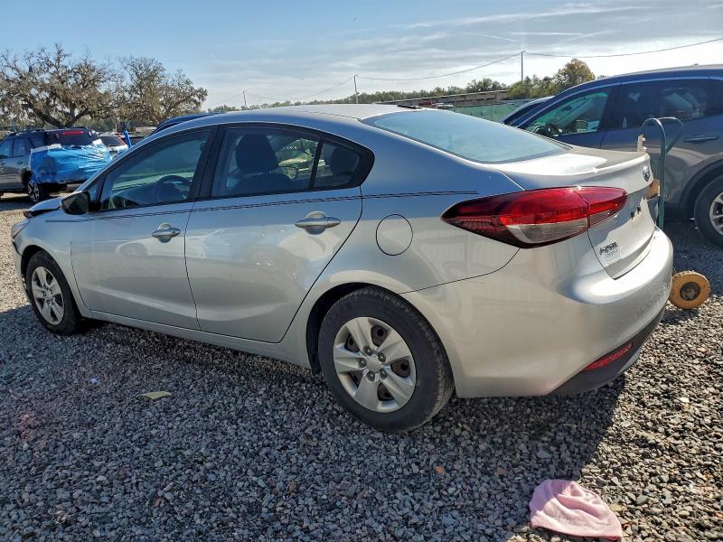 Photo 2 from auction – 2018 KIA FORTE LX with VIN 3KPFK4A78JE205453