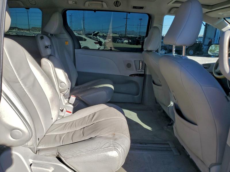 Photo 11 from auction – 2011 TOYOTA SIENNA XLE with VIN 5TDYK3DC9BS131060